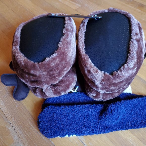 Reindeer Slippers & Santa Socks - Picture 2 of 3